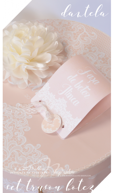 Trusou de botez clasic brodat cumotive dantela in culoarea piersicii, Elegant Peach 8